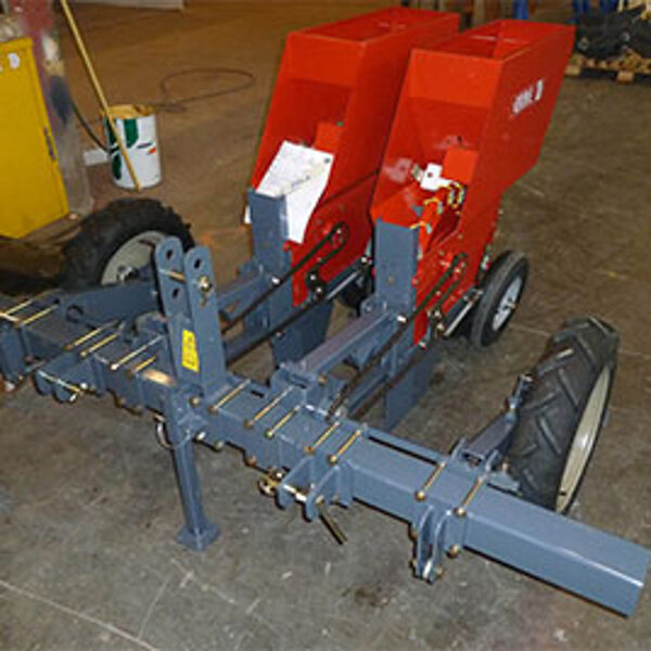 2 vagu mehāniskais ķiploku stādītājs